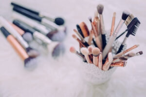 BRUSHSTROKES: MAKEUP ARTISTS REVEAL SECRETS FROM THE BACKSTAGE