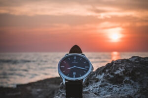 SUNSET DIALS: HOW GOLD AND ROSE TONES ARE TAKING OVER 2025