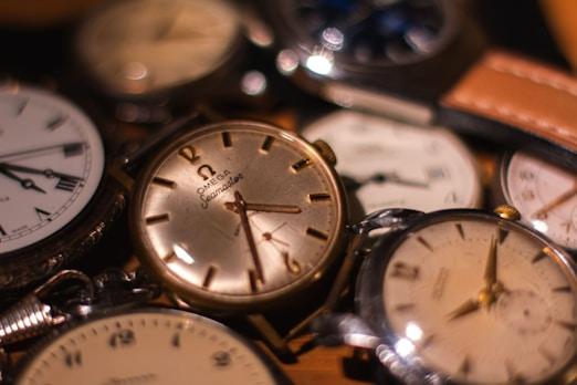 NIGHT MOVEMENT: DARK LEATHER STRAPS MEET MODERN TECH HEARTS