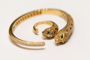 THE GOLDEN FORM: HOW MINIMALISM TRANSFORMED MODERN JEWELLERY